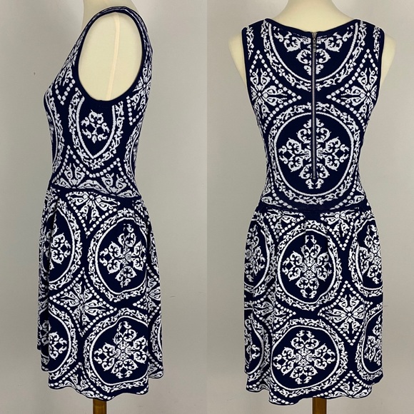 Romeo & Juliet Couture Navy White Knit Fit & Flare Mini Dress - Picture 2 of 10